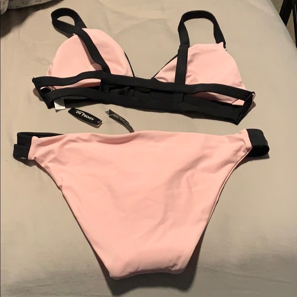 Bikini - Picture 2 of 7